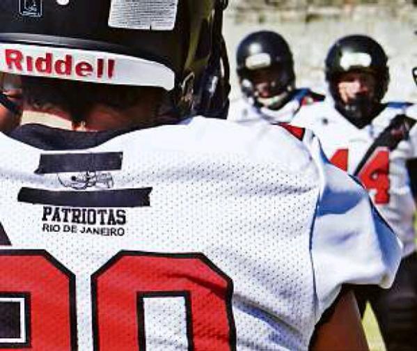 Simbólico. Nome e escudo do Vasco foram tampados dos uniformes dos Patriotas