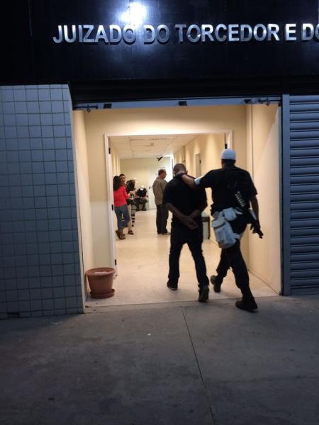Torcedor é detido após a confusão do lado de fora do Nilton Santos
