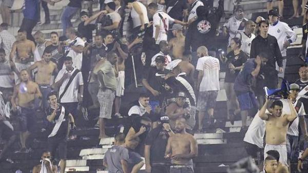 Confusão nas arquibancadas de São Januário após Vasco x Flamengo