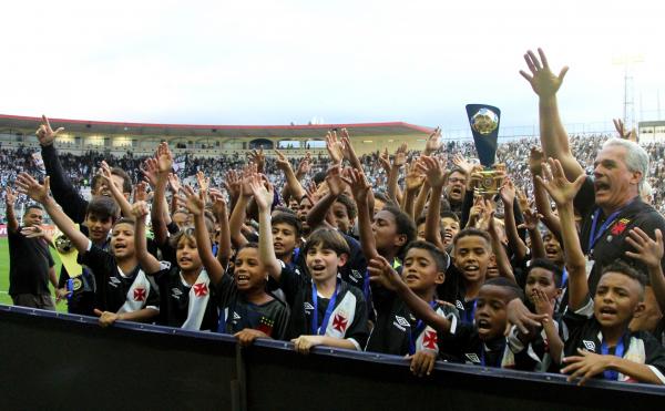 Jogadores puxam o grito de 