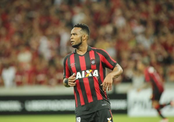 Carlos Alberto chegou ao Atlético-PR no início de 2017