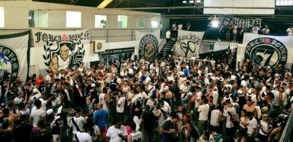 Sede da Força Jovem lotada de torcedores no dia do jogo contra o Flamengo 