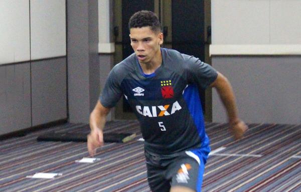 Paulinnho durante treinamento em Salvador
