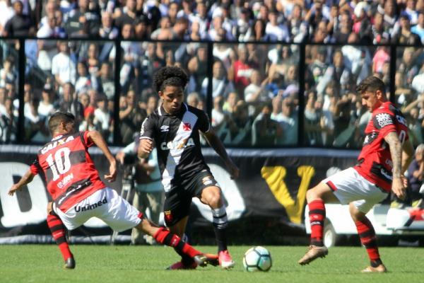 Vendido ao City, Douglas vai render cerca de R$ 50 milhões ao Vasco