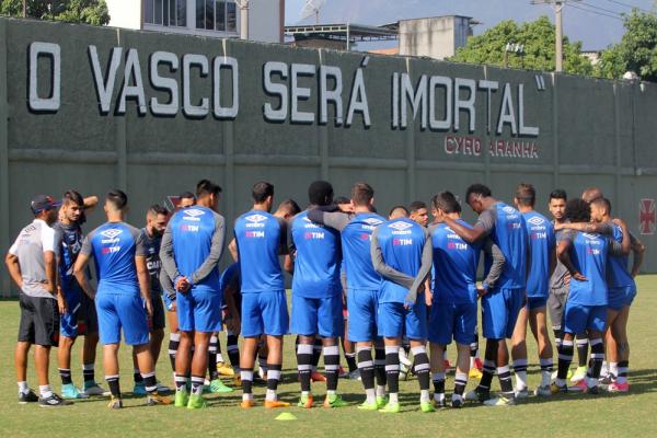 Venda de Douglas ajuda clube a quitar dívida com o elenco