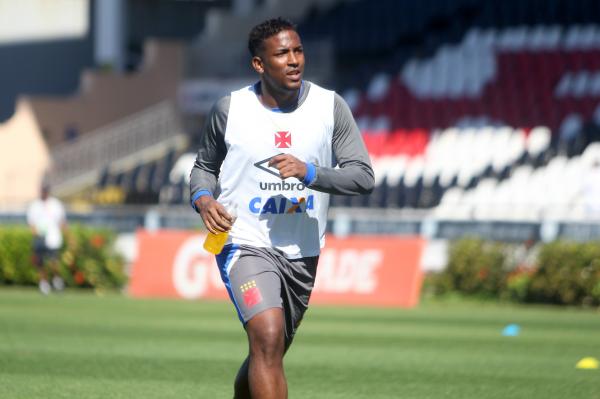 Thalles projeta duelo complicado contra o Santos