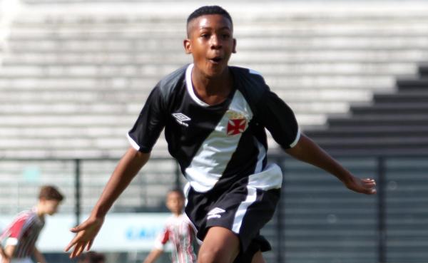 Rayan marcou quatro vezes na goleada