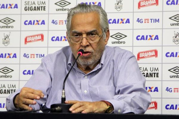 Presidente Eurico Miranda concedeu entrevista coletiva