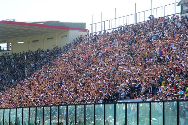 Arquibancada de São Januário llotda na partida contra o Atlético-GO. Torcida vinha sendo trunfo do time do Vasco