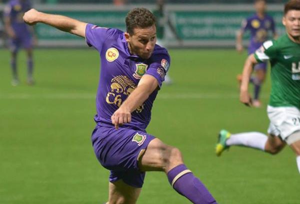  Botti passou maior parte da carreira profissional no futebol da Ásia