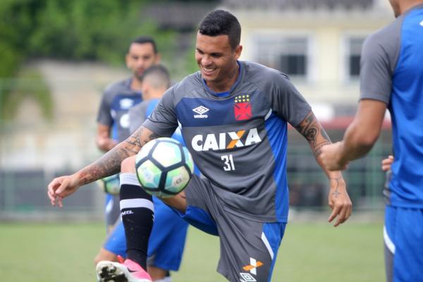 Ramon demonstrando categoria ao dominar a bola