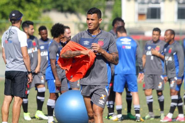 Ramon já assume papel de liderança no elenco vascaíno