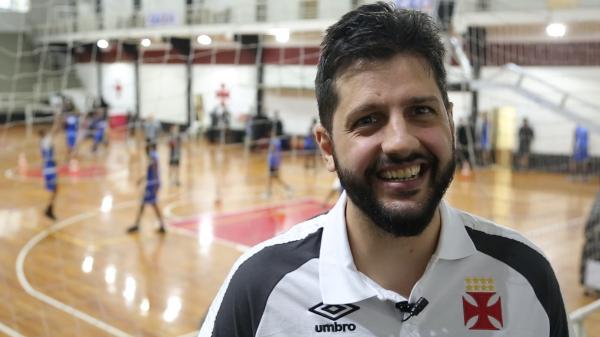 Giovannoni com a camisa vascaína