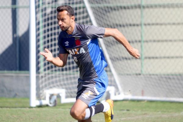 Nenê treina no Vasco: jogador segue à disposição, mas está sem moral com Milton