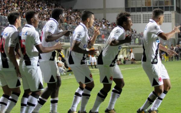 A nova versão do Trem-Bala da Colina, com os pratas da casa Paulinho, Paulo Vitor, Jomar e Mateus Vital