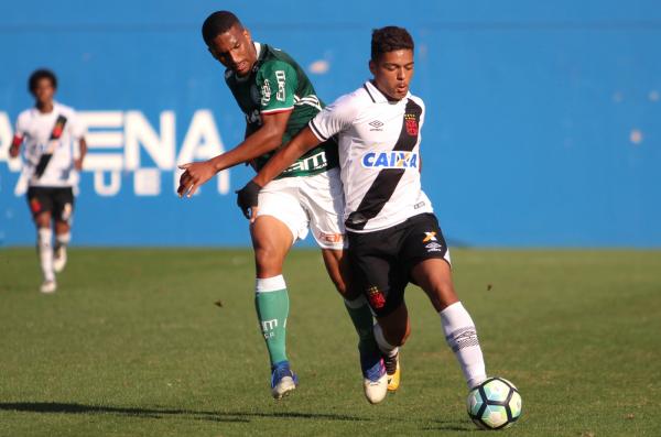 Gol de Evander manteve Vasco vivo no Brasileiro