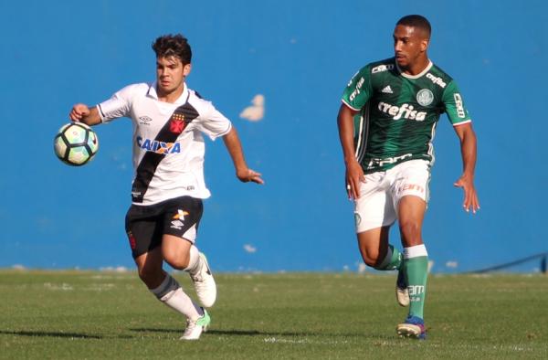 Dudu puxa jogada de ataque do Gigante da Colina