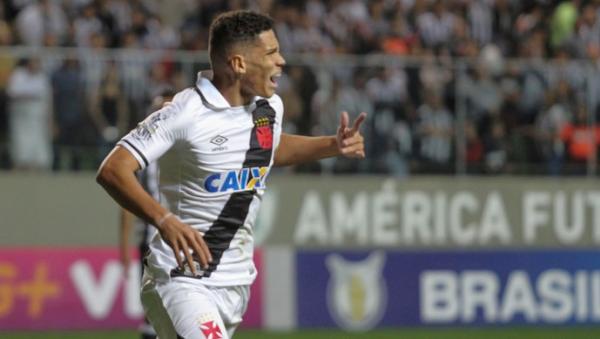 Paulinho levou duas enquetes em uma semana: a de abusado e a de melhor gol