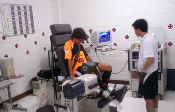 Philippe Coutinho realiza avaliação isocinética no PROMOVE