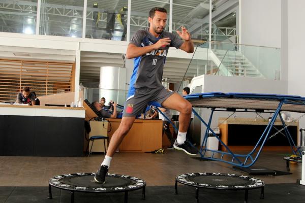 Nenê treinará longe do elenco nesta semana