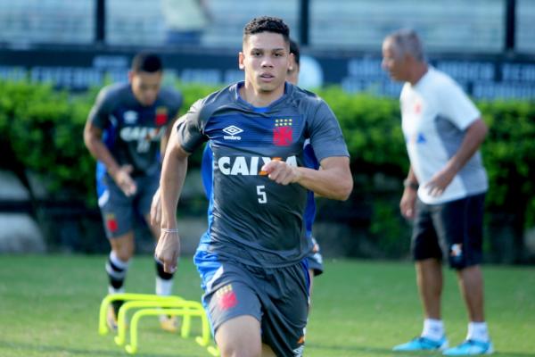 Paulinho suando a camisa na Colina Histórica