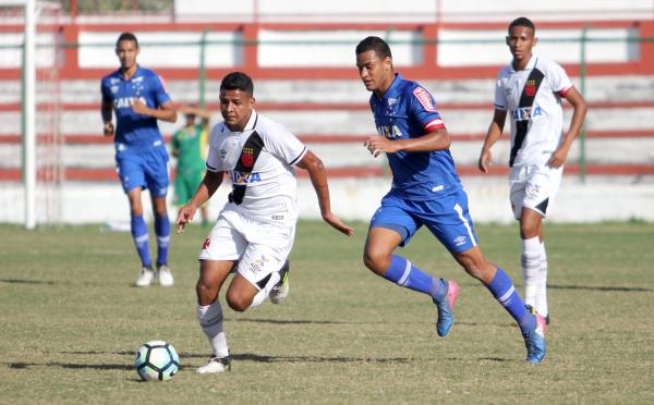 Luan puxa jogada de ataque do Gigante da Colina