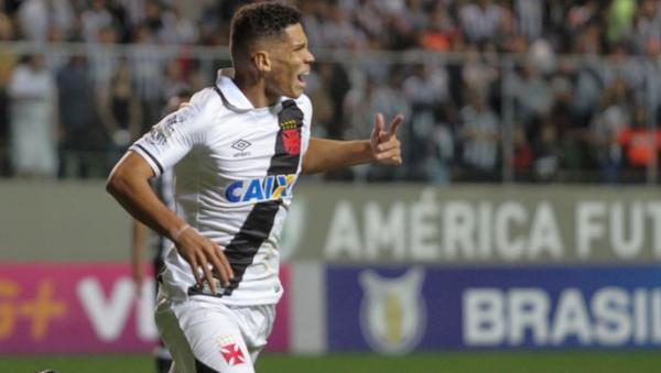 Paulinho foi um dos destaques entre os abusados, com dois lances na disputa dos melhores de julho