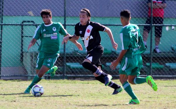 Caio Lopes em ação diante do Boavista