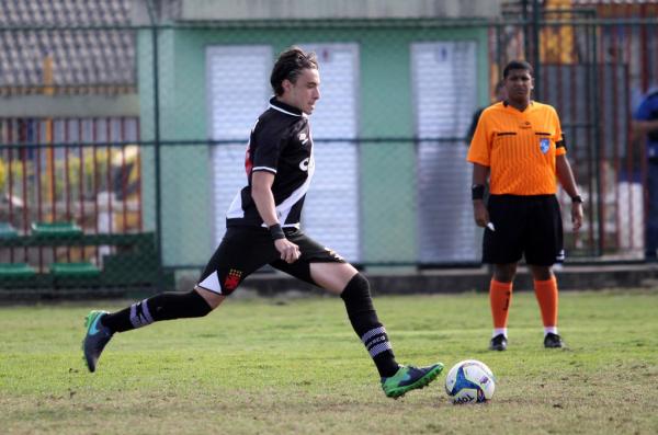 Caio retornou ao time sub-17 marcando o gol da vitória