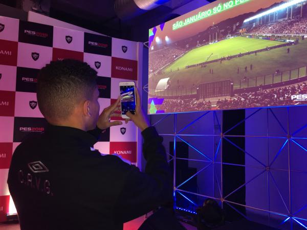 Paulinho ficou impressionado com os detalhes de São Januário no PES 2018