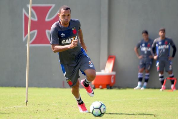 Luis Fabiano durante treino do Vasco nesta quarta-feira