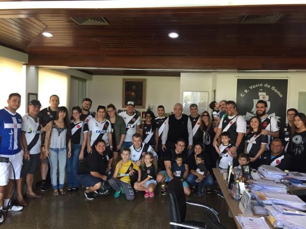 Presidente Eurico Miranda recebeu os visitantes em seu gabinete