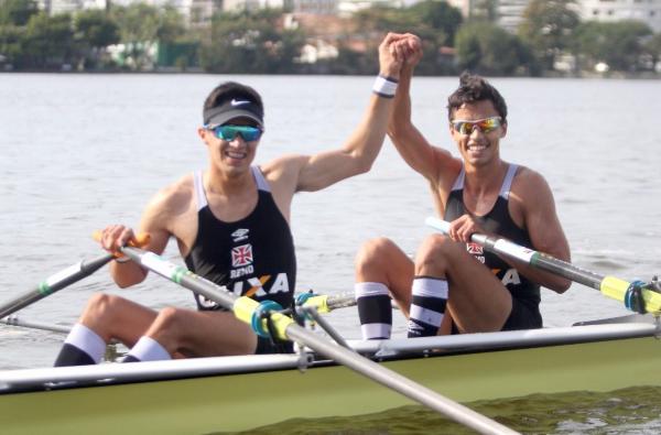 Alexis García e Willian Calixto comemoram triunfo no Double Skiff sub-23