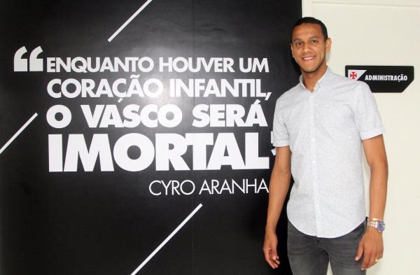 Souza, atual volante do Fenerbahçe