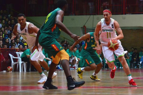 Fúlvio foi o armador titular da seleção brasileira contra Camarões