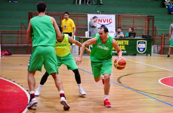 Fúlvio seleção brasileira de basquete