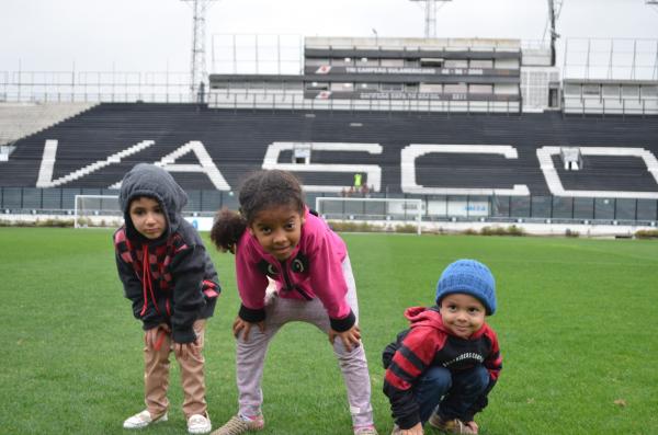 Crianças se divertiram no gramado principal da Colina Histórica