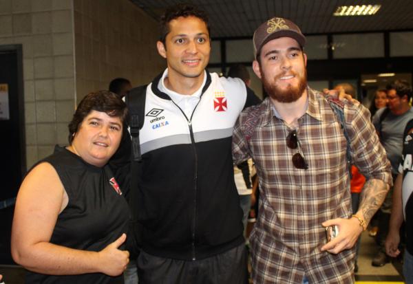 Anderson Martins faz a alegria da torcida em Salvador