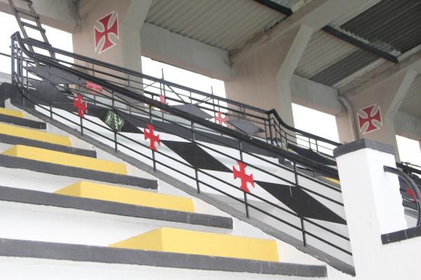 Arquibancadas passam por últimos ajustes