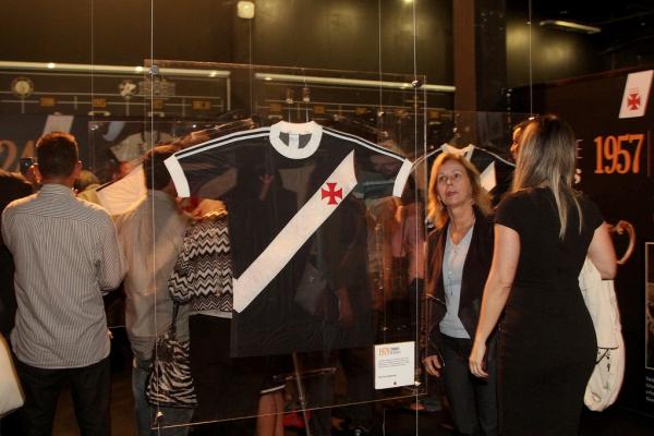 Público acompanhou a inauguração da exposição