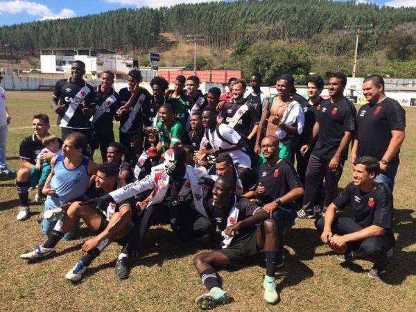 Sub-20 do Descobridores festeja título obtido em Leolpodina