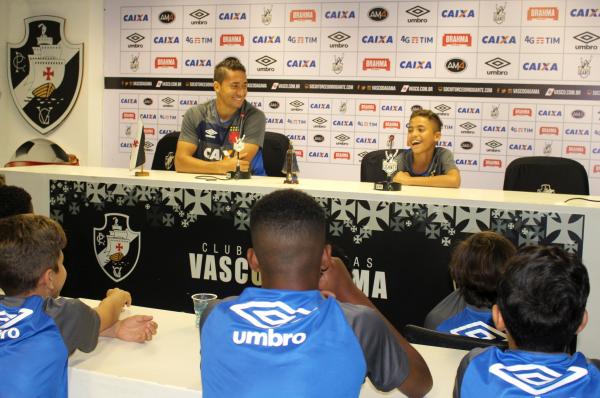 Volante brincou com sua semelhança com o atleta Paulinho, lateral-direito do sub-12
