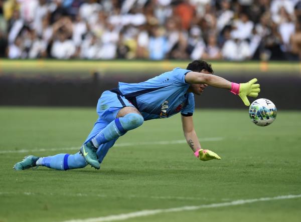 Martín Silva é o representante do Vasco na enquete da defesa mais bonita do mês de agosto