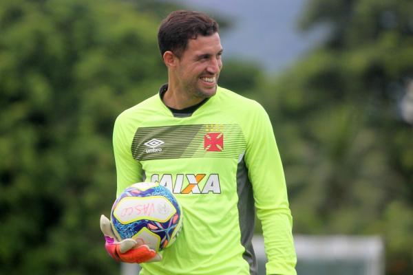 Martín Silva leva a enquete da defesa mais bonita do mês de agosto no Brasileirão