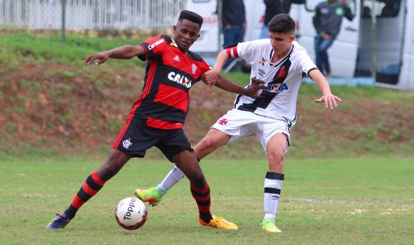 Lucas Vieira é um dos destaques do sub-15 vascaíno