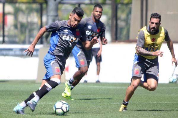 Andrés Rios no treinamento deste sábado, em São Januário