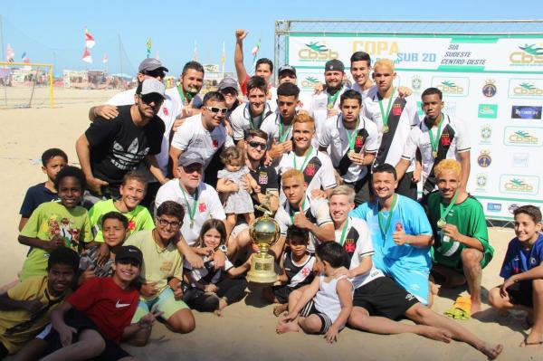 A festa foi vascaína na Praia do Leme