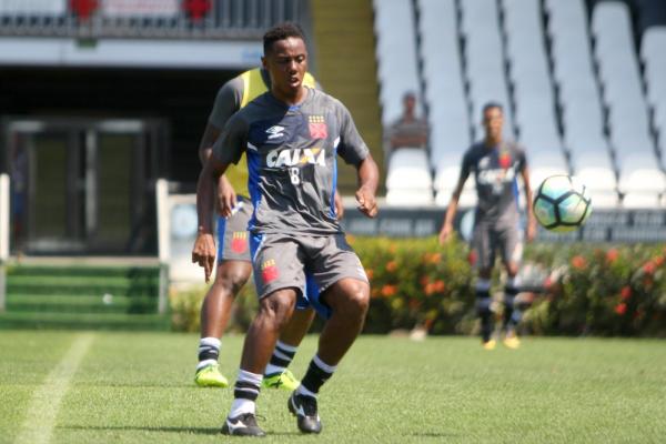 Wellington durante treino do Vasco nesta quarta-feira