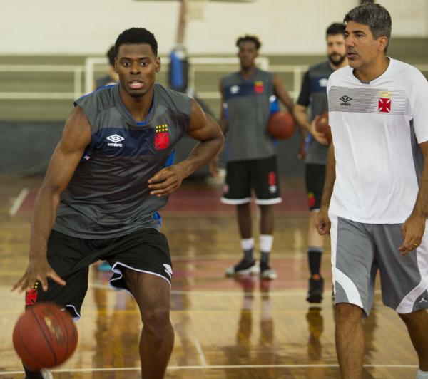 Gui Deodato em atividade com André Barbosa