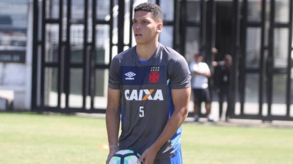 Paulinho busca recuperar titularidade no Vasco